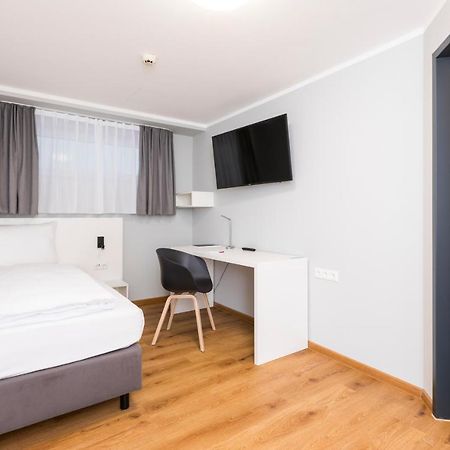 Mk Monteurzimmer Ешборн Екстериор снимка