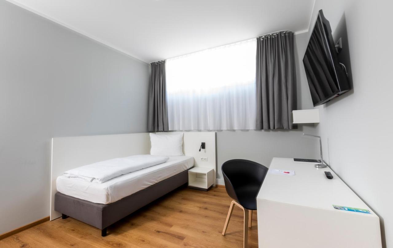 Mk Monteurzimmer Ешборн Екстериор снимка